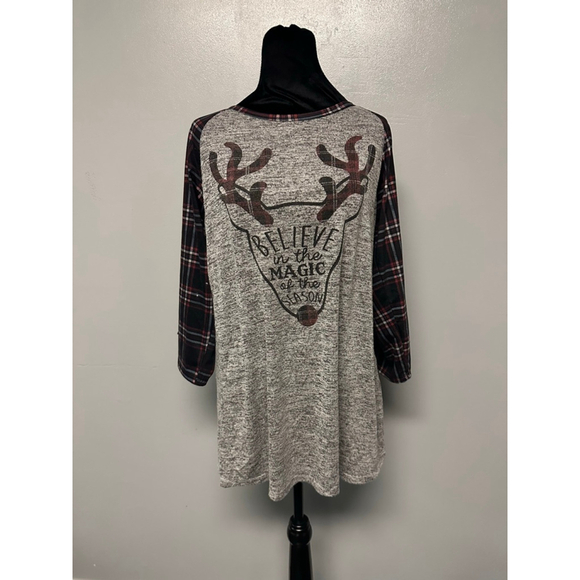 EXCLUSIVE ONE Tops - Women's EXCLUSIVE ONE Gray christmas graphic and Plaid Long Sleeve Tee size XL